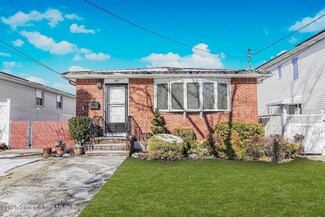 435 Sycamore St, Staten Island, NY 10312