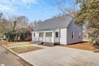 16 Geer St, Greer, SC 29650