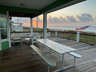 1327 Emerald Dr, Crystal Beach, TX 77650
