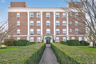 360 Stewart Ave Unit 3F, Garden City, NY 11530