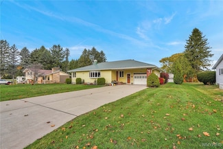 2048 Smithcrest Dr, Gowanda, NY 14070