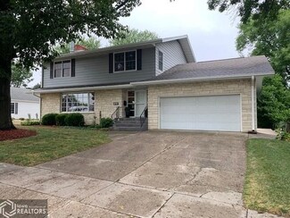 512 W 17th St, Carroll, IA 51401