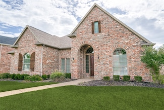 412 Red Castle Dr, Lewisville, TX 75056