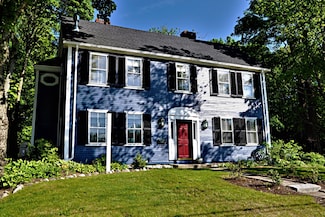 84 Elm St, Camden, ME 04843