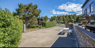68 N Coast Hwy, Newport, OR 97365