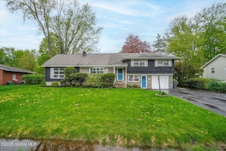 9 Bellaire Dr, Schenectady, NY 12302