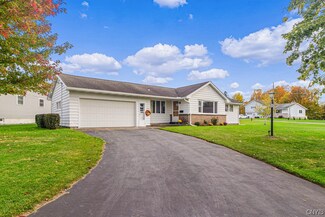 16 Blitzen Cir, New York Mills, NY 13417