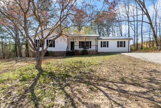 1040 Maple Grove St, Burns, TN 37029