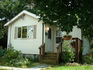 29 Freedom St, Hopedale, MA 01747