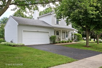 1952 Stanford Dr, Naperville, IL 60565