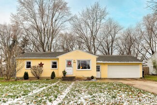 7067 8th Ave, Jenison, MI 49428