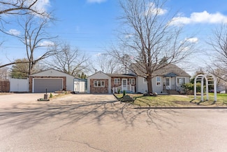 516 7th St, Newport, MN 55055