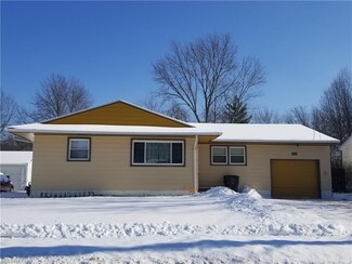 2952 Linda Dr NW, Warren, OH 44485
