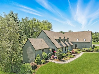 48 Montrose Dr, Stratham, NH 03885