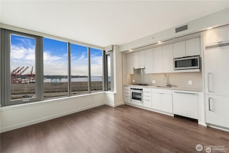 590 1st Ave S Unit 902, Seattle, WA 98104