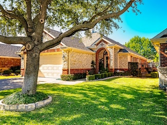 9028 Racquet Club Dr, Fort Worth, TX 76120