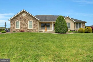 6 Starlight Dr, Greencastle, PA 17225