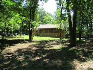 3430 N Shamrock Ln, Birdseye, IN 47513