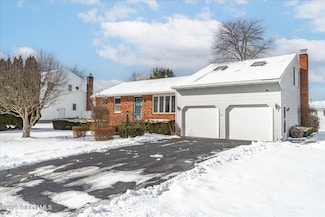 19 Victory Dr, Albany, NY 12205