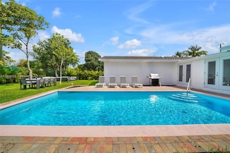 18280 NE 8th Ave, North Miami Beach, FL 33162