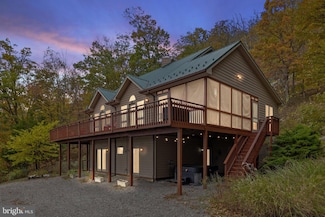 537 Bobcat Dr, Berkeley Springs, WV 25411