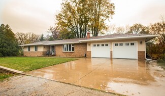 1955 Diana Ct, Dixon, IL 61021