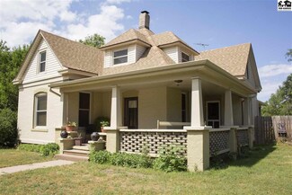 329 N 10th St, Sterling, KS 67579