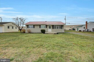 1126 E Brandon Dr, Chambersburg, PA 17201