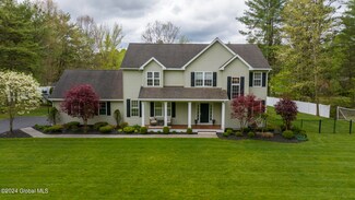 4 Bradford Dr, Saratoga Springs, NY 12866