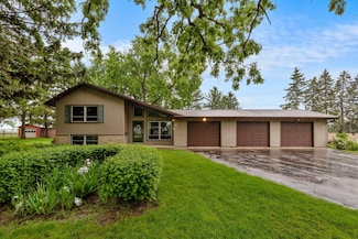 760 E Center St, Juneau, WI 53039