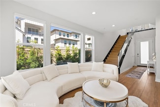 200 Newton, Lake Forest, CA 92630