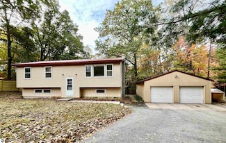 3878 Forest Lakes Dr, Traverse City, MI 49696