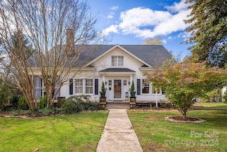 208 S College St, Morganton, NC 28655
