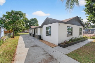 614 N E St, Lake Worth, FL 33460
