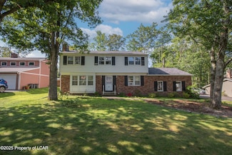8 Wheatfield Ln, Mountain Top, PA 18707