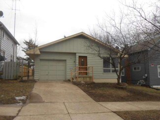915 Superior St, Aurora, IL 60505