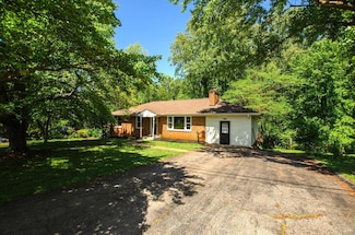 1426 Nelson Dr, Lynchburg, VA 24502
