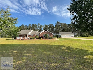 21 Forest Rd, Odum, GA 31555
