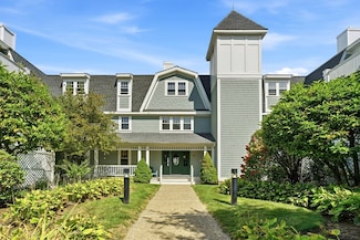 37 Hastings St Unit 103, West Roxbury, MA 02132