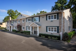 118 Carleton Ave Unit 7B, Islip Terrace, NY 11752