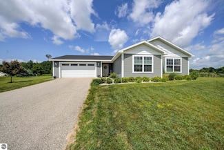 2148 Laredo Dr, Kingsley, MI 49649