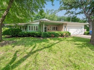 214 Knollwood Dr, Dekalb, IL 60115