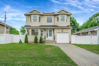 130 W 7th St, Deer Park, NY 11729
