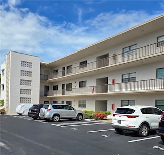 7941 58th Ave N Unit 301, Saint Petersburg, FL 33709