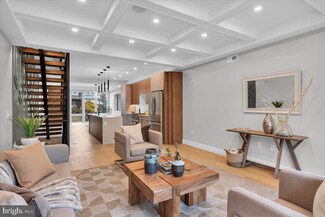 331 Fountain St, Philadelphia, PA 19128