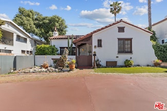 11146 Huston St, North Hollywood, CA 91601