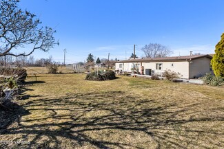 100 Gordon Ln, Wapato, WA 98951