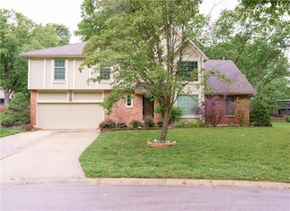 204 NW Redwood Ct, Lees Summit, MO 64064