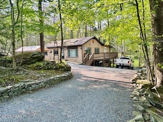 1078 Harmony Dr, Lake Ariel, PA 18436