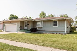 2626 Warford St, Perry, IA 50220